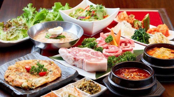 麻布十番『韓国式豚肉サムギョプサル専門店（豚びょうし）』